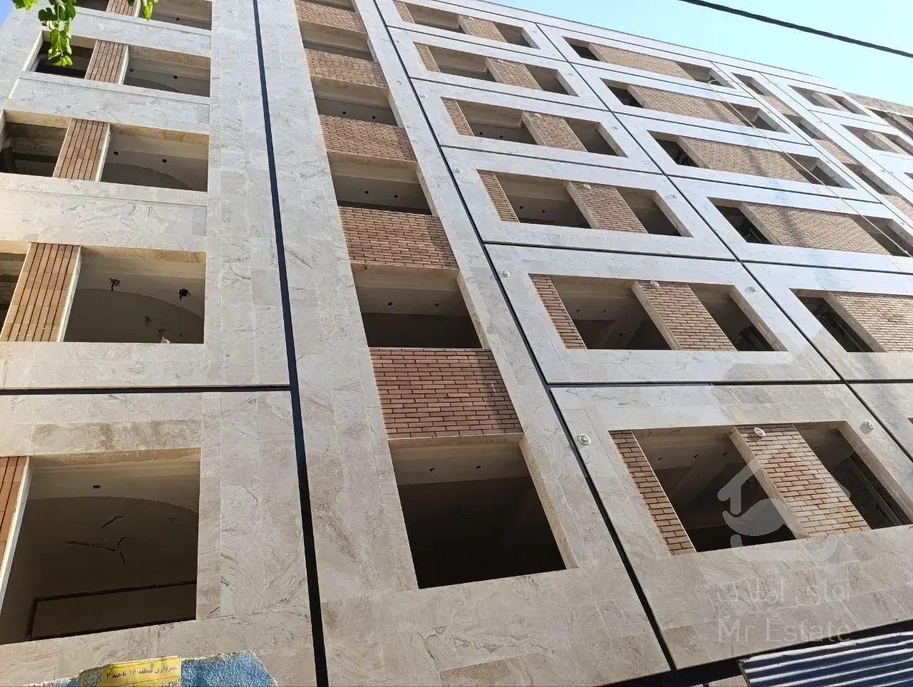 فروش (( فوری )) زیر قیمت آپارتمان 117 متری تحویل 8/30