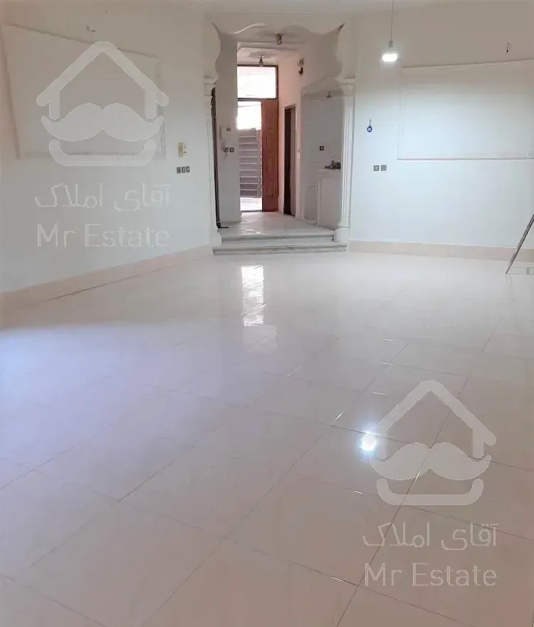 دلباز و نورگیر،طبقه اول،دوخواب،حیاط خصوصی