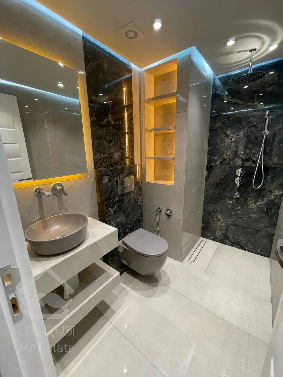 فروش آپارتمان یکخواب۶۰متر فول بازسازی جزیره کیش