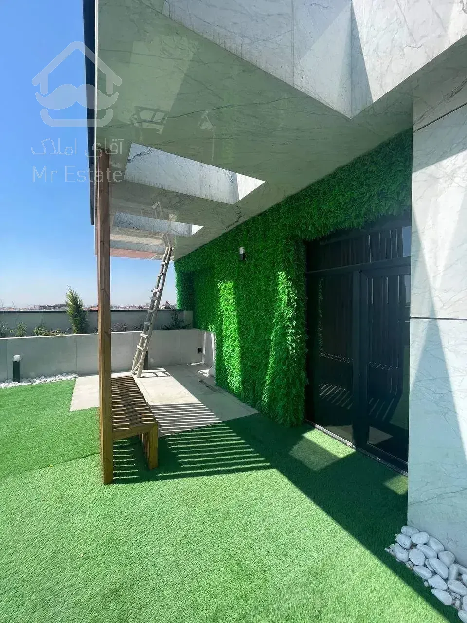 فروش ویلای تریبلکس با معماری مدرن و استخر