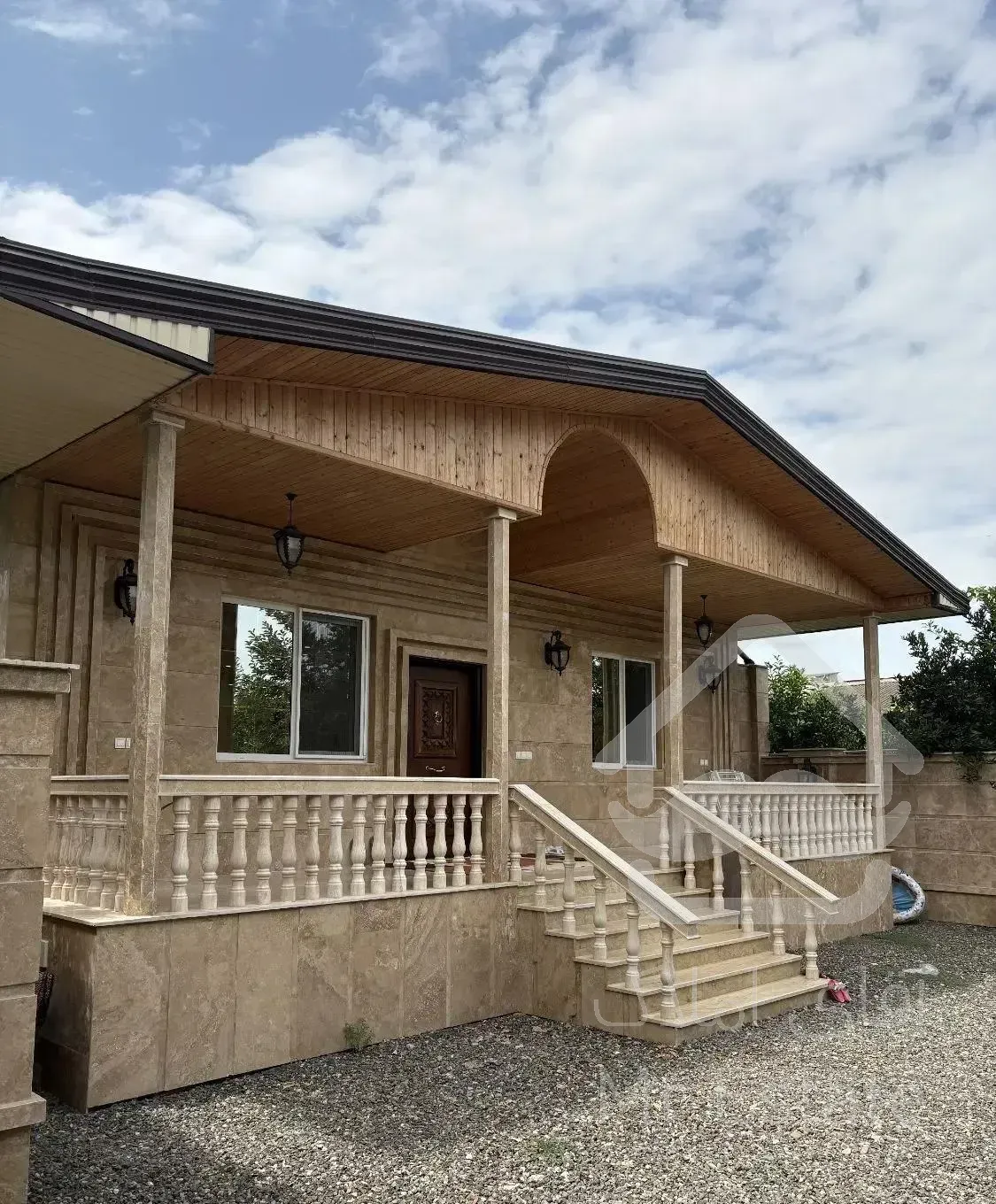 ویلایی ۳۰۰متری با ۱۵۰متر بنا شخصی ساز