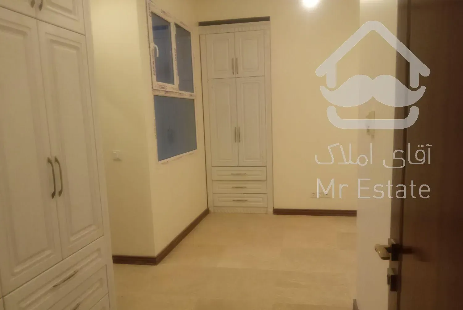 میدان ونک توانیر شمالی 190متر نوساز طبقه اول