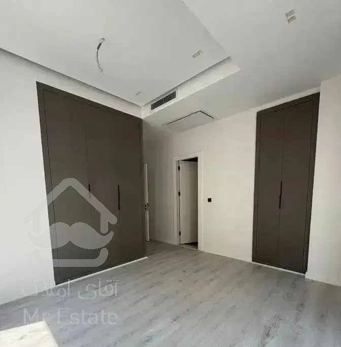 نیاوران گلسنگ ۱۴۰متر۳ خوابه/خوش نقشه و نورمستقیم