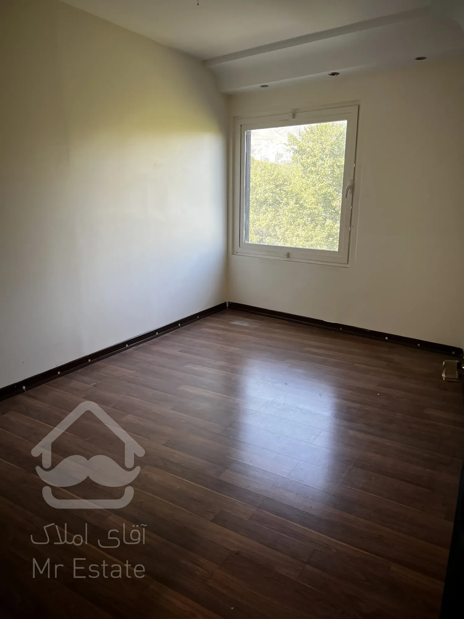 اجاره سند اداری ۹۲ متر بر ولیعصر