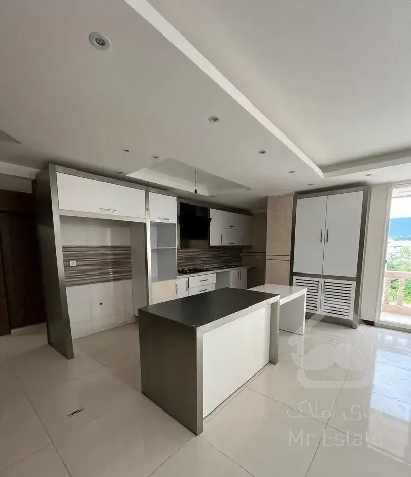 آپارتمان ۱۴۵متری/۳خواب درجه ۱ در بلوار طالقانی