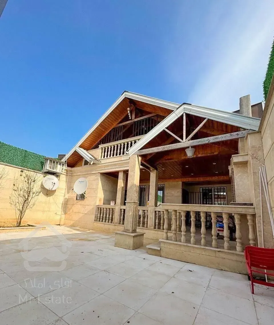 ویلا استخردار لاکچری با استخر چهارفصل