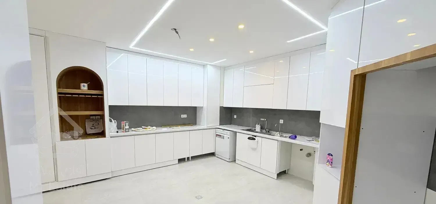 اپارتمان۲۵۰ متری ۴خواب باهنرها