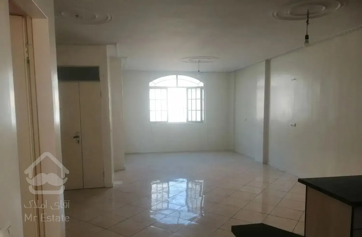 75 متر / دو خواب /سالن پرده خور / لاله شرقی