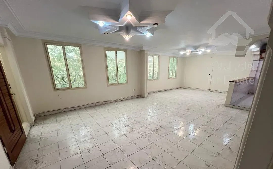 ۱۰۰ متری بر محلاتی/مسکونی موقعیت اداری/پارکینگ دار