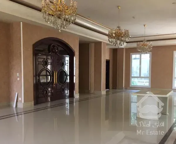 370 متر برج باغ غرق در نور