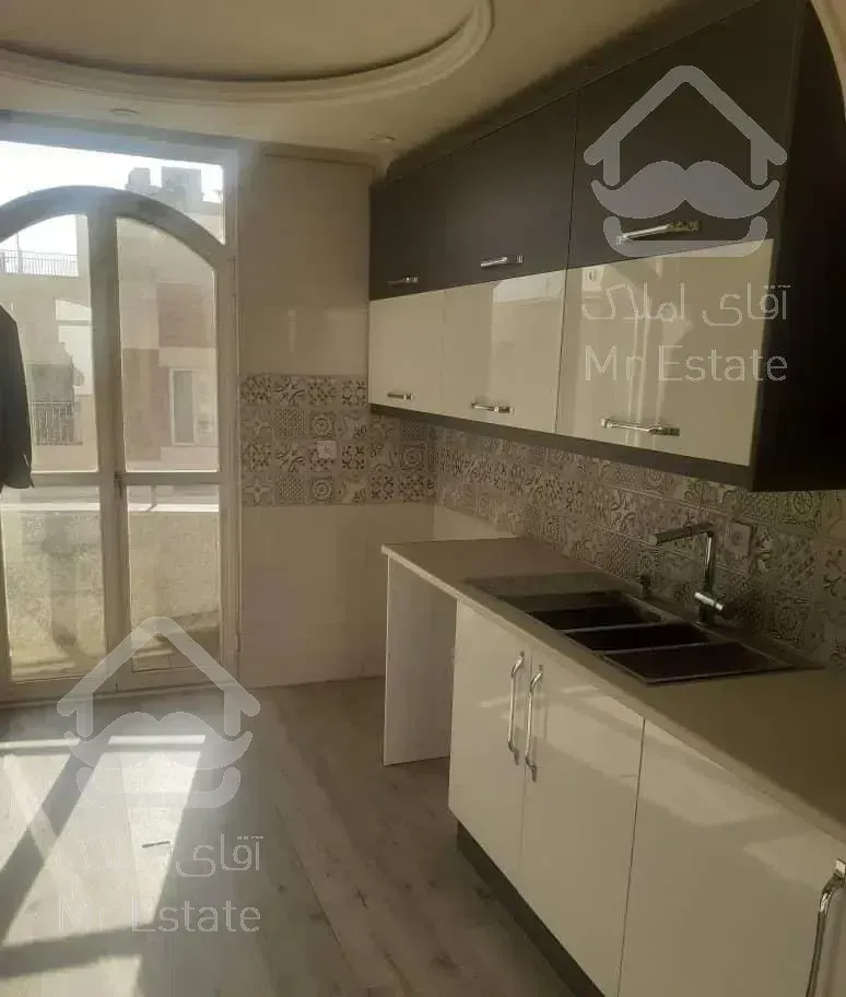 آپارتمان 110 متر دو خوابه طبقه پنجم تک واحدی