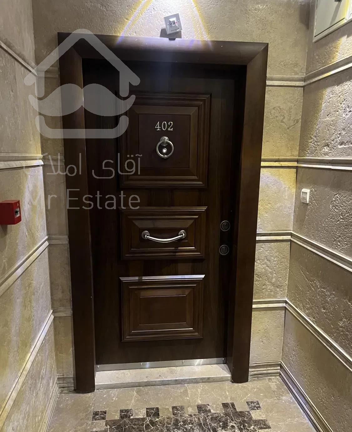 ۱۰۴متر شمال کاخ