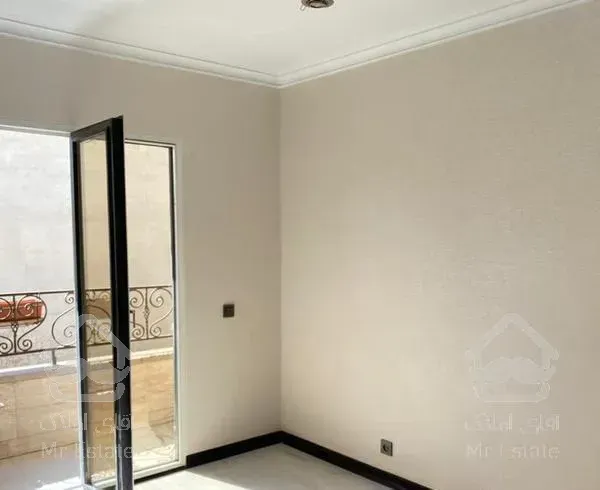 آپارتمان ۸۳ متری / ۲ خواب فول شیک / بیمه ۵