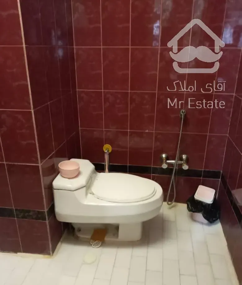 اپارتمان ۷۴ دوخواب واقع در خیابان کمیل نزدیک مترو