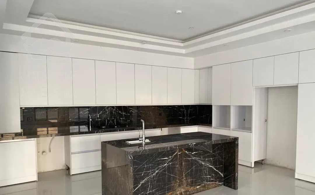 هنرستان ۱۱۰ متر با ۱۰۰ متر حیاط اختصاصی