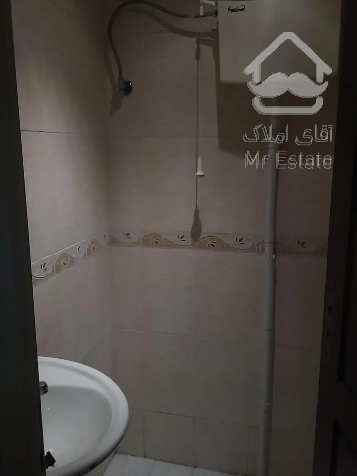 ۷۵ متر سند اداری بر کاشانی