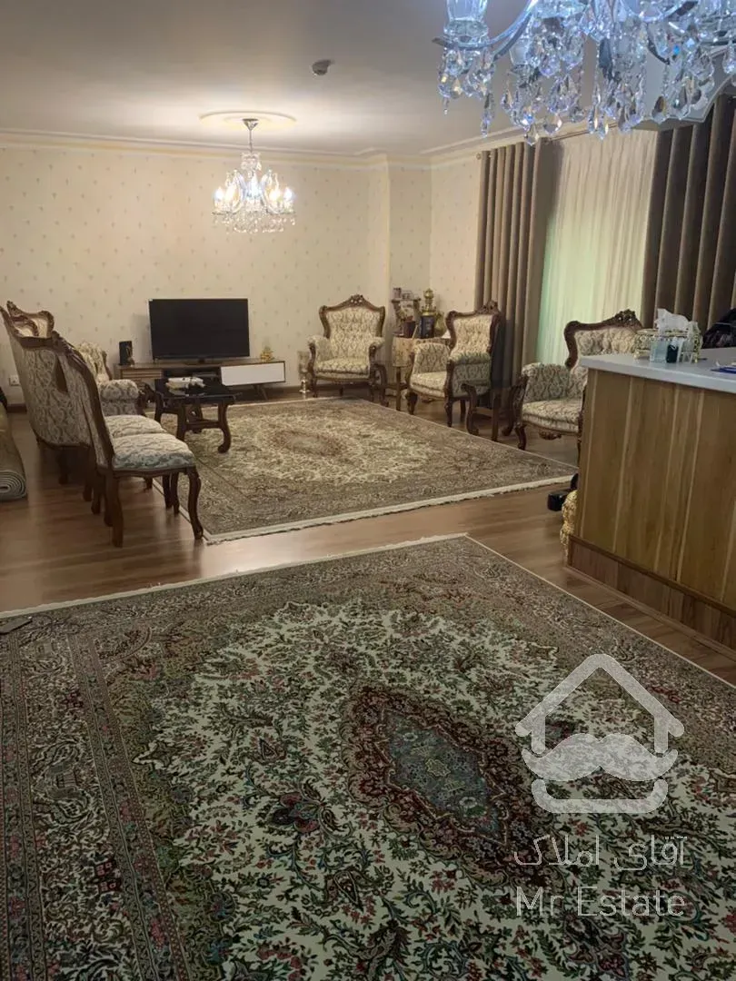 ۱۲۵ متری غرب دریاچه / فول بازسازی/ سند دار / طبقات بالا