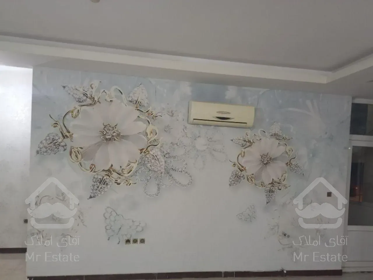 فروشگاه معتبر کاغذدیواری،پوستر، پارکت و قرنیز