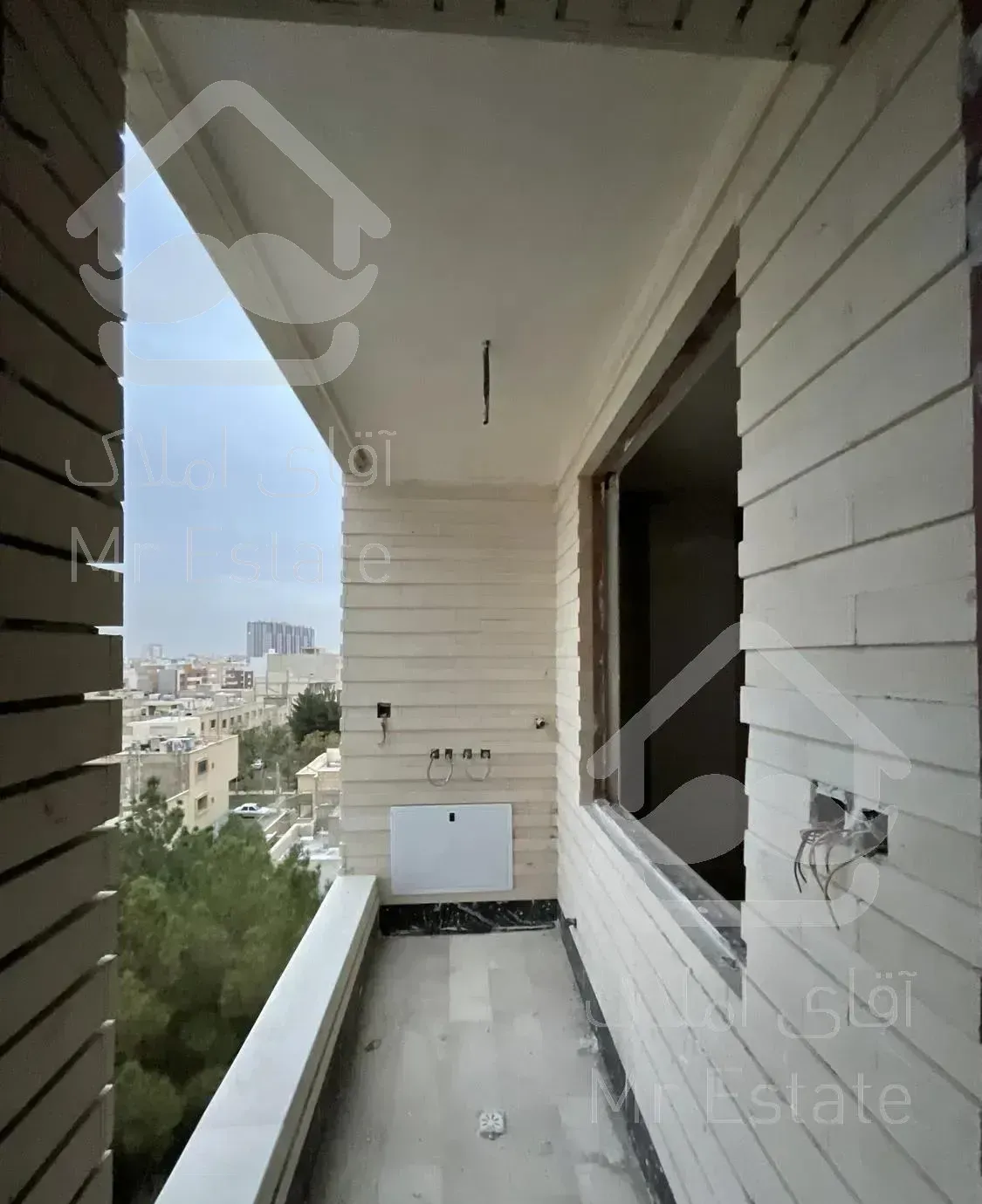 آپارتمان نوساز خام ۳ طرف نور ۱۵۰ متر خ برازنده