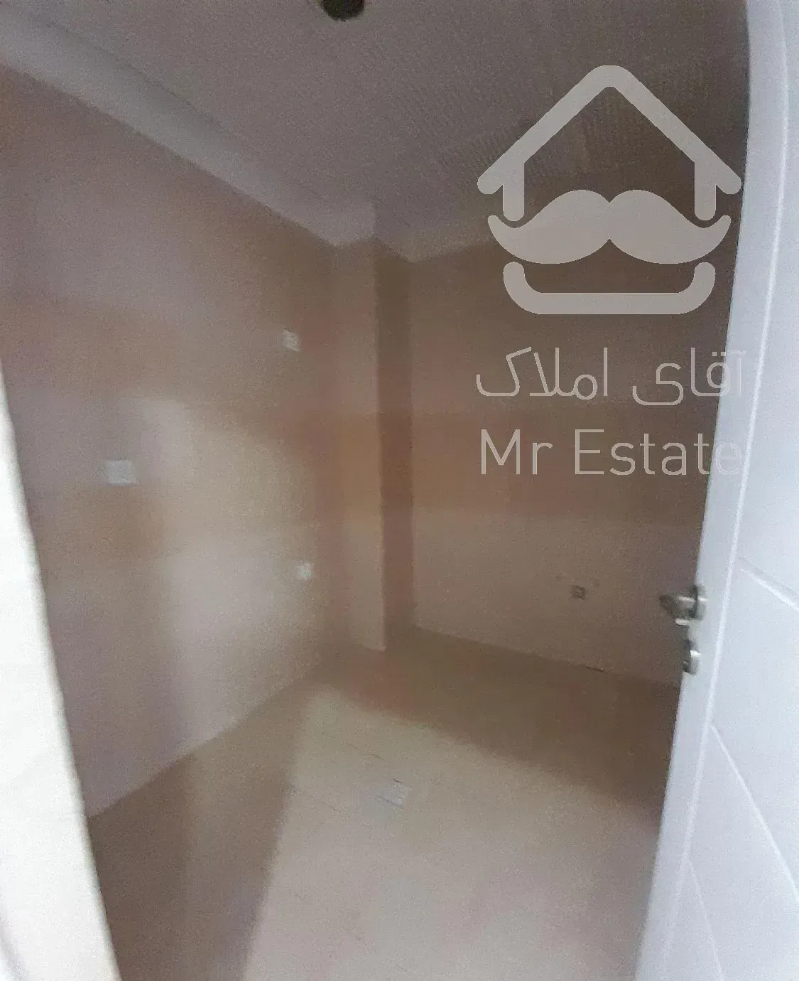 ۹۸متر/سند اداری/ویو باز و بدون مشرف پارتیشن‌شده