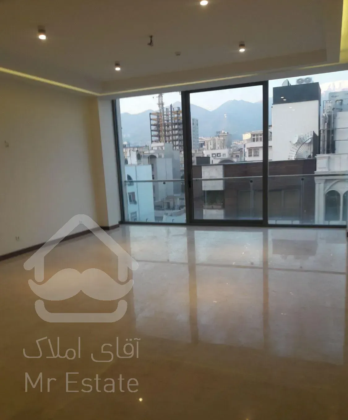 آزادگان ۱۵۰ متر سه خواب دوساله ((درحد نوساز))