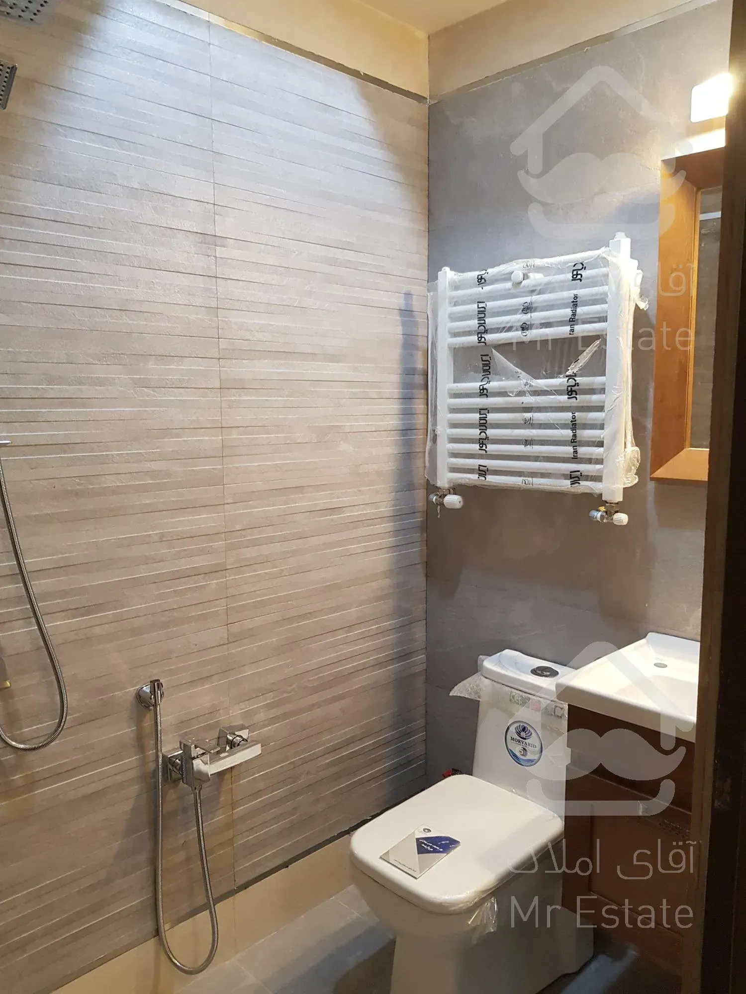 آپارتمان نوساز آلاله شرقی سالن پرده خور