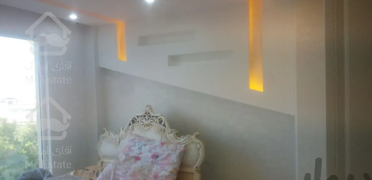 نصب پوستر وکاغذ دیواری