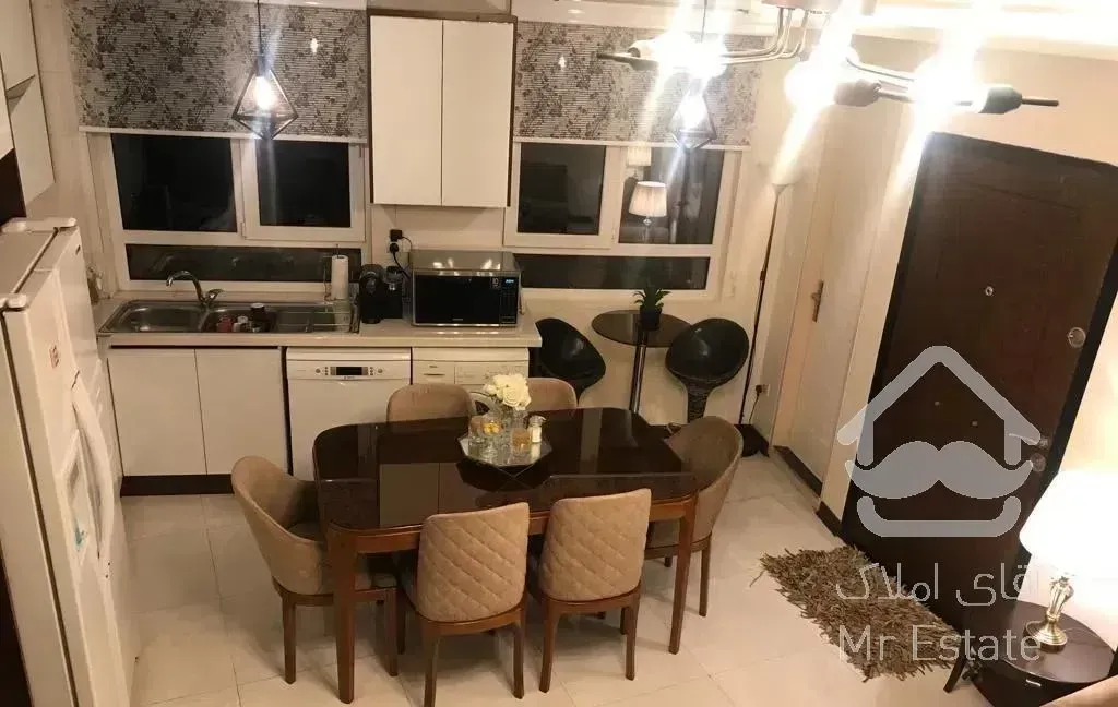 اپارتمان۴ تراس ۲۰۰ متری