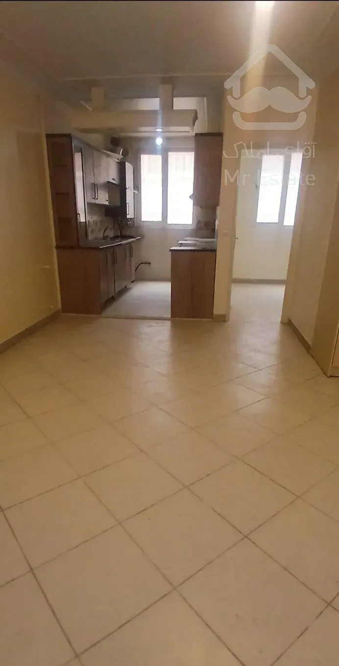 ۵۰ متر  / م بروجردی / آسانسور / تخلیه / نزدیک مترو