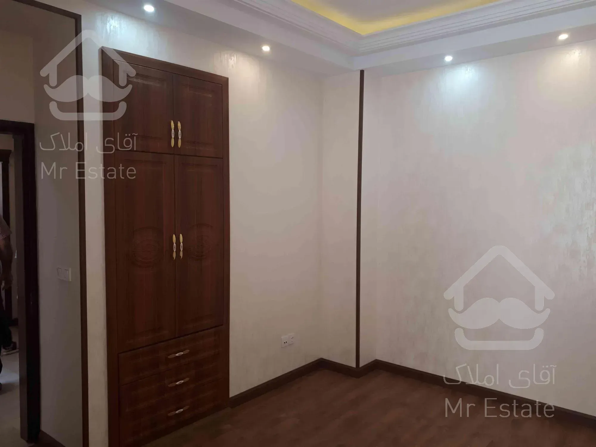 ۲۲۰ متر ۴ خواب کاشانی