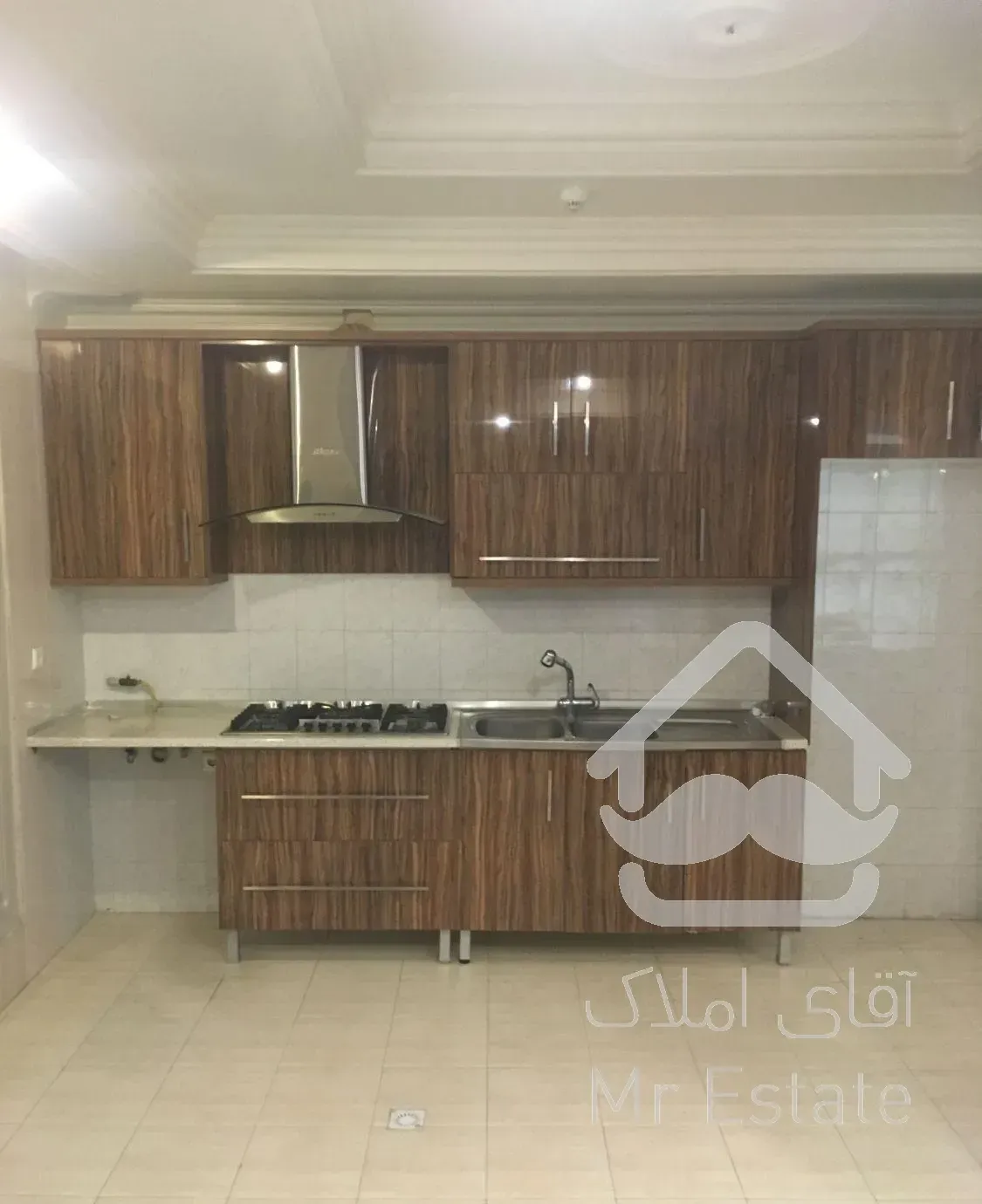 قربانی ۱۰ ساله ۴۰ متر طبقه اول با انباری تکواحدی