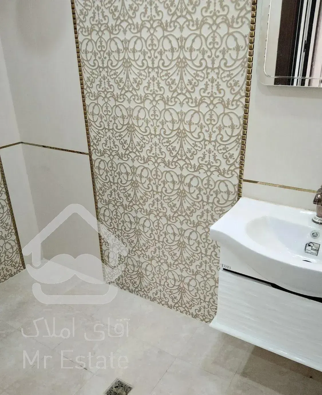 نوساز ۱۴۲ متری ۳ خوابه فلکه اول