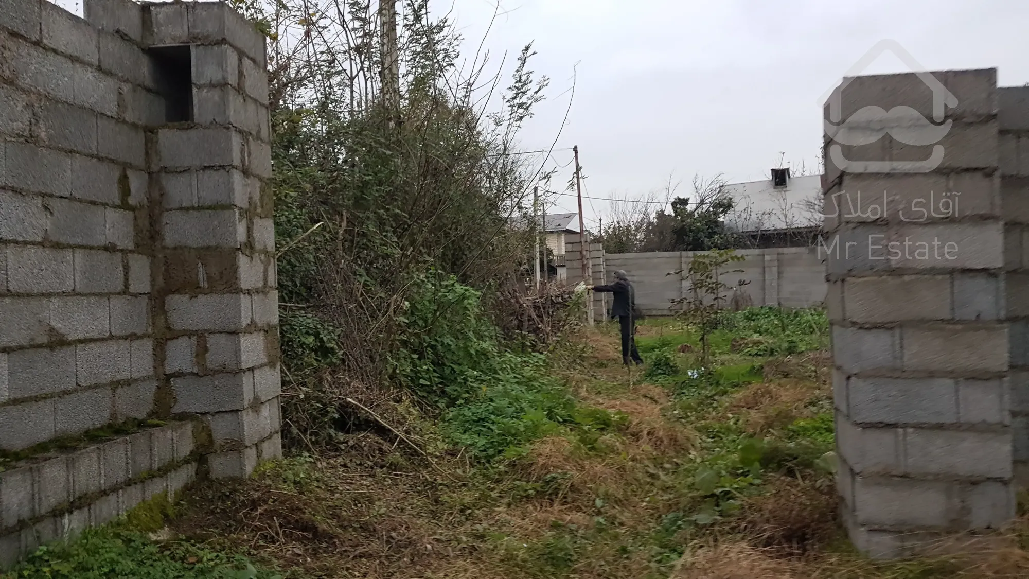 پانصدمتر و پنج دسیمتر زمین مسکونی شهری دارای سند تک برگ