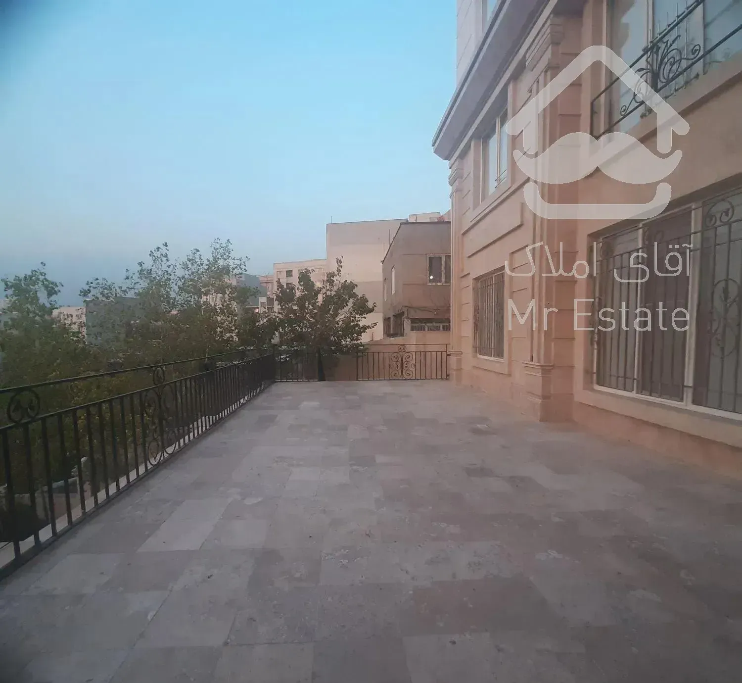 آپارتمان ۸۹ متر / ۲ خوابه / برج باغ