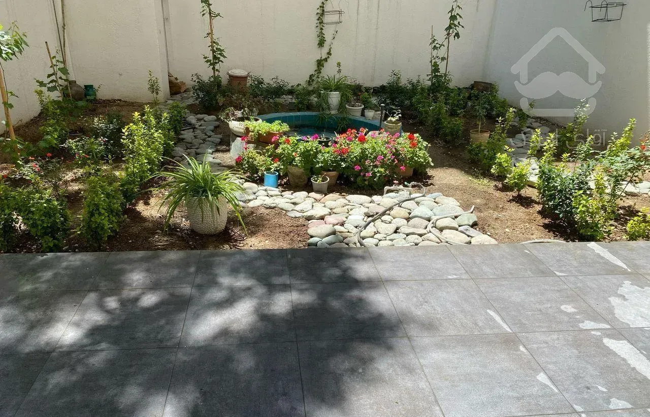 آپارتمان 85 متر با حیاط مشجر اختصاصی