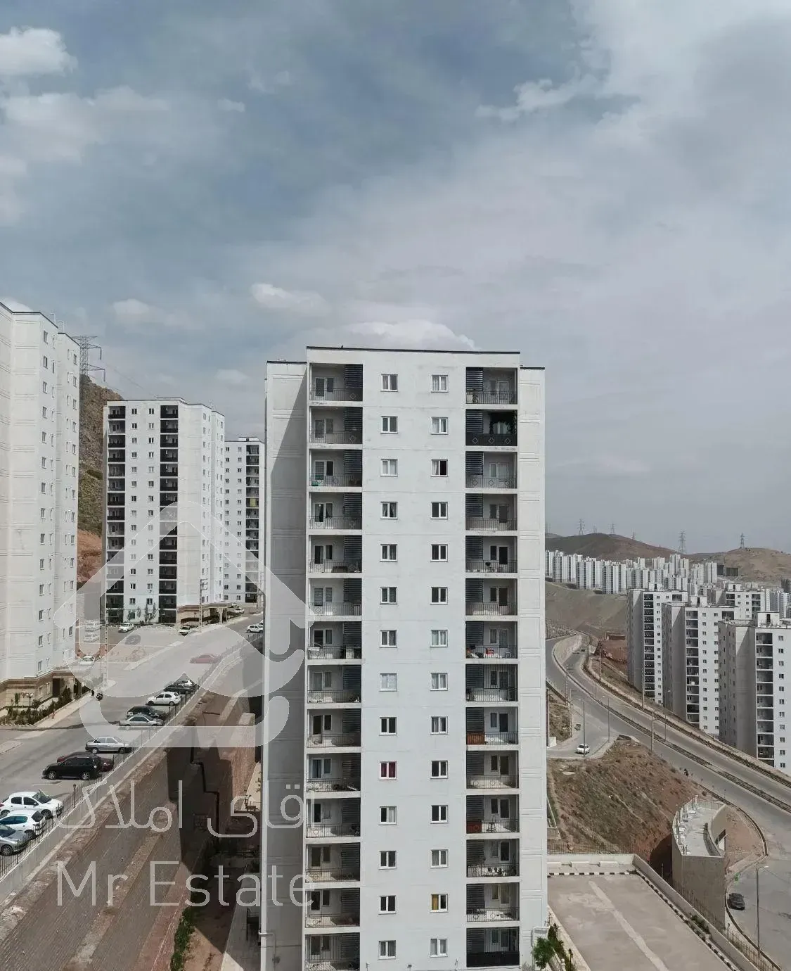 ۸۳مترآپارتمان فاز۱۱و۵پردیس یک شهر برج