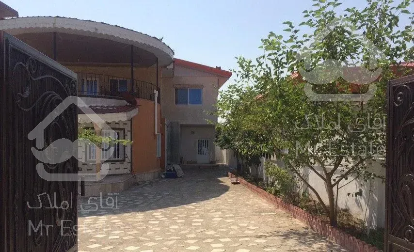 فروش ویلای حیاط دار ۴۵۰متری تاپ لوکیشن ق