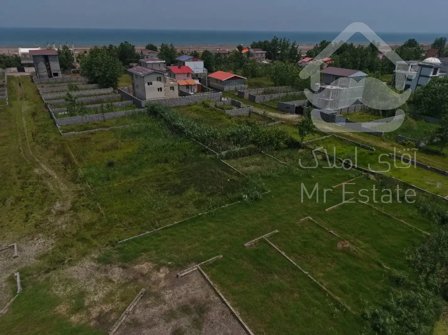 زمین ساحلی مستطیل آماده ساخت باانشعاب مشرف به دریا