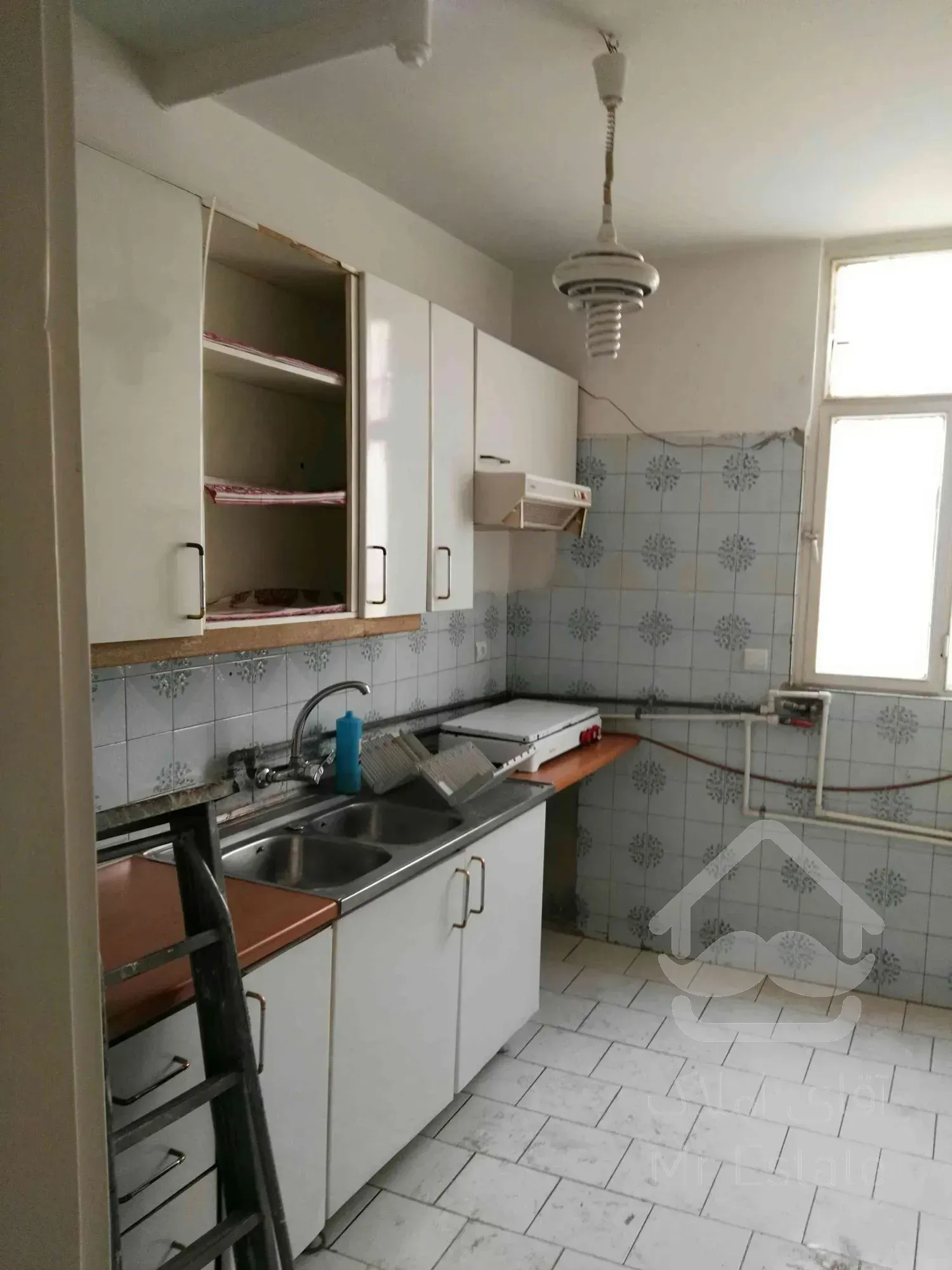 اجاره موقعیت اداری ۱۱۰ متری صادقیه