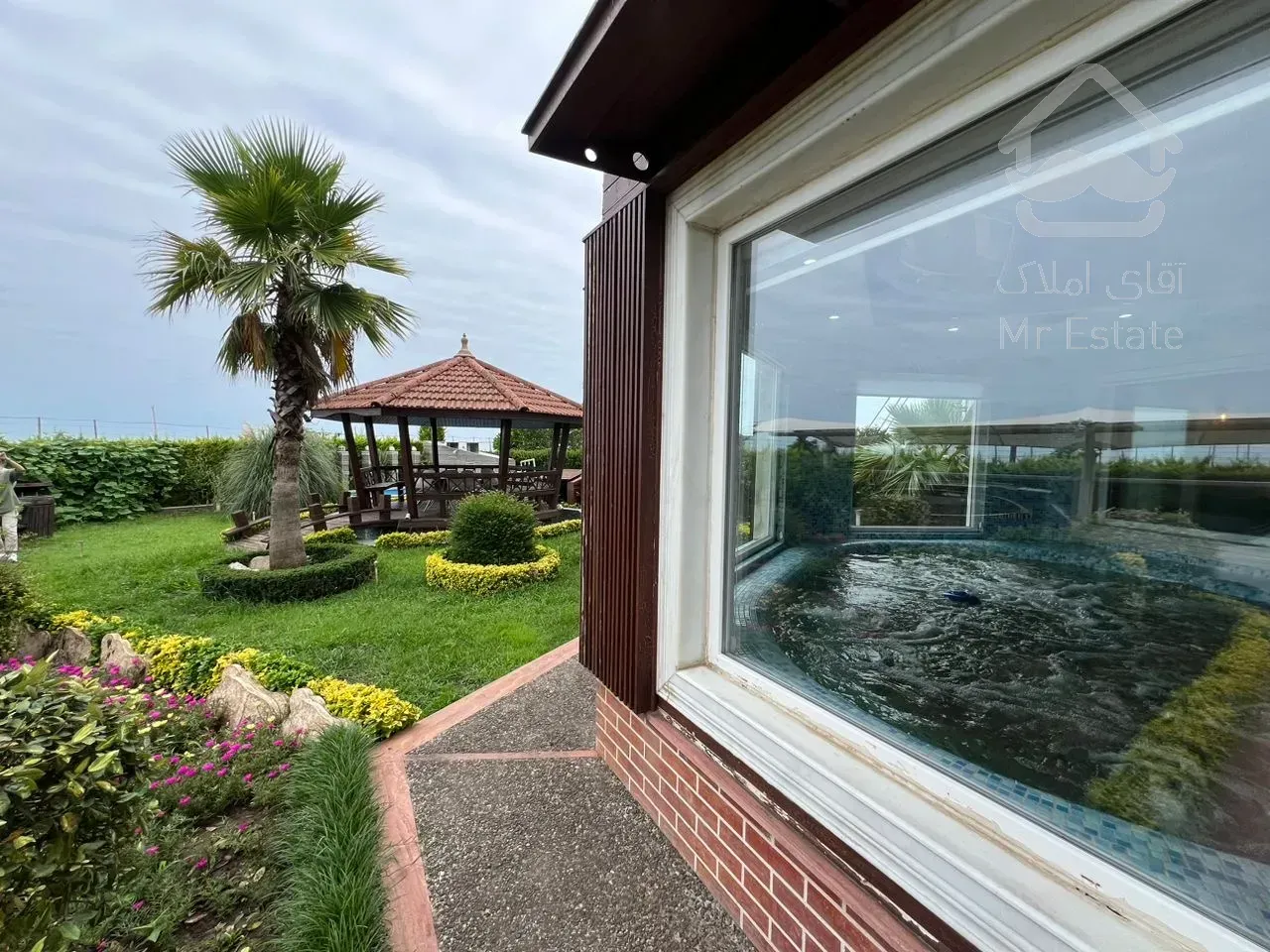 فروش ویلای ۶۰۰ متری دوبلکس استخردار شهرک ساحل قو