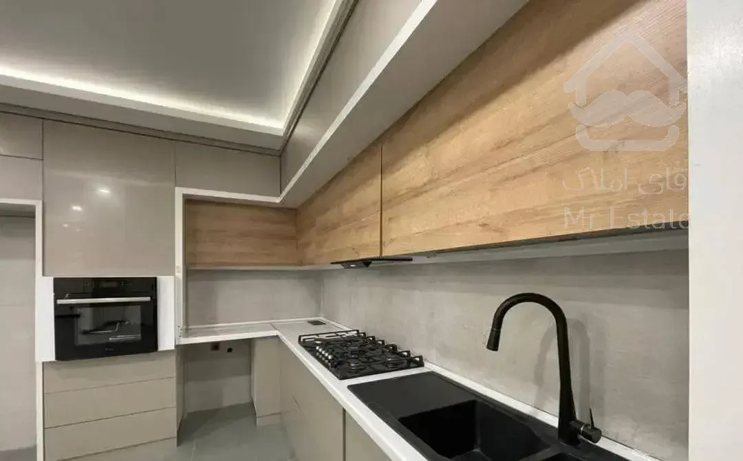 ۱۴۰ متر  بزرگمهر