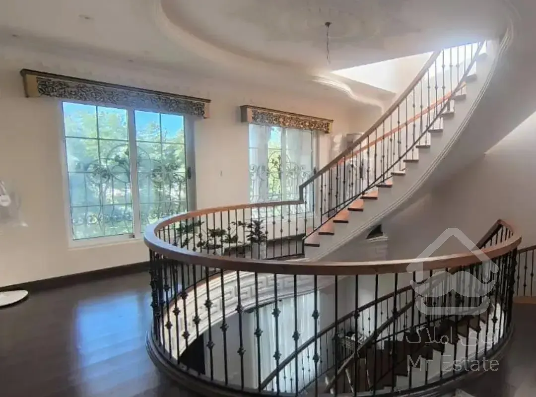 ۲۰۰ متر  ۳ ح  شیک ونوساز  روف لوکیشن عالی دربست