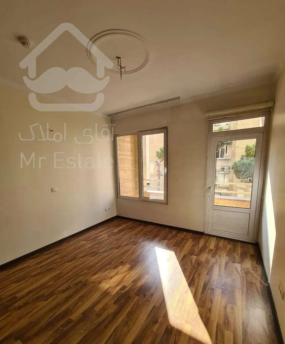 ۹۵ متر میرداماد تاپ لوکیشن نور ونقشه بسیار عالی