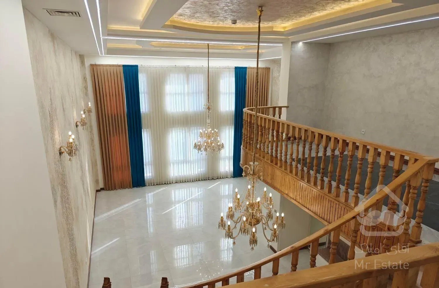 طبقه ششم / ۳۰۰ متر / ۴ خواب / مشهد / شاه پسند