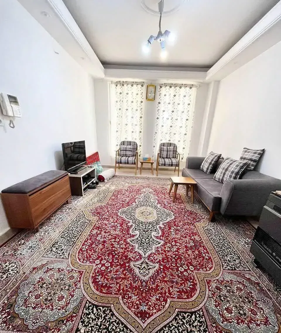 ۴۳متر * خوش نقشه * پارکینگ دار * استادمعین