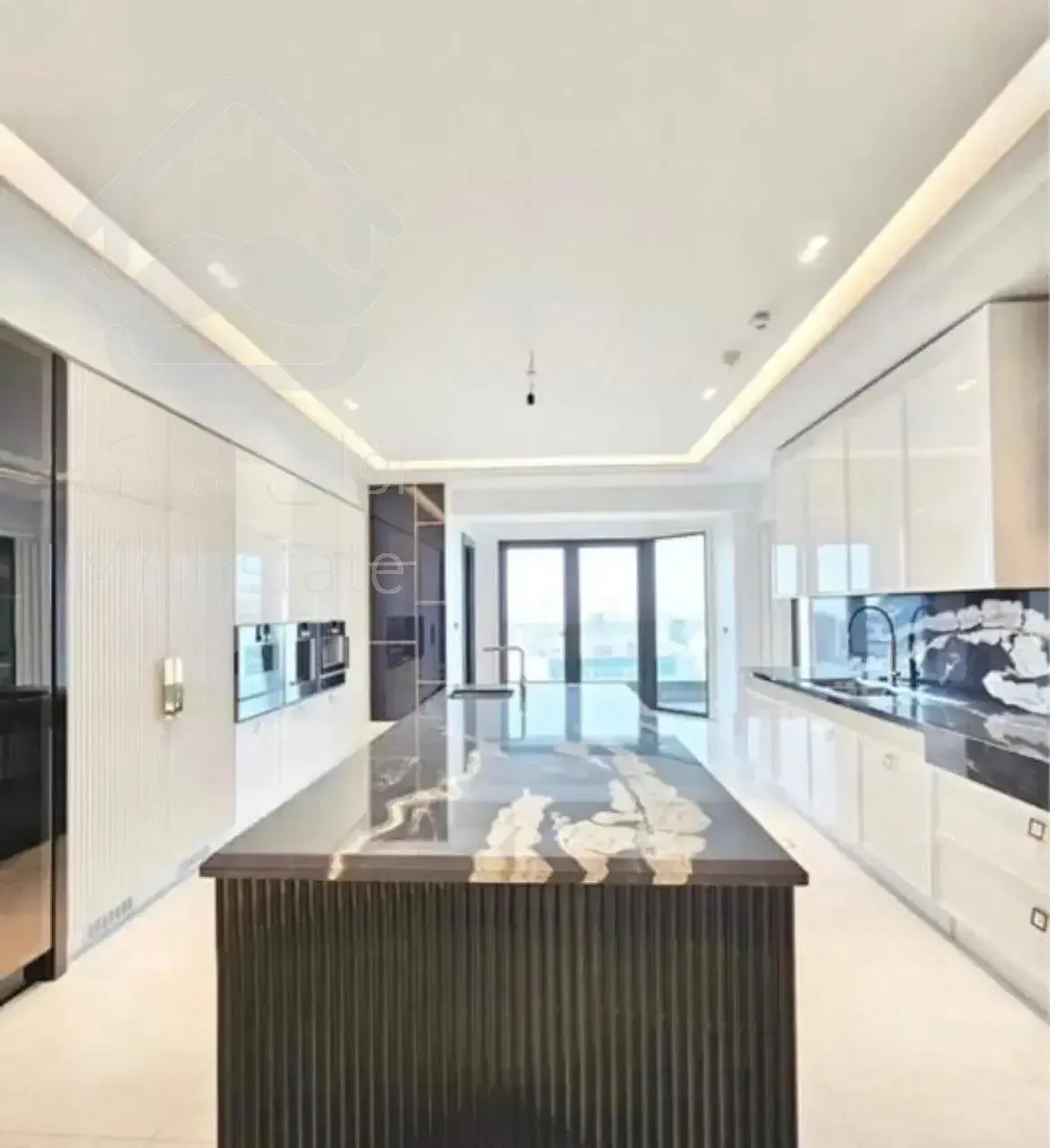 گیشا 195متر 3خواب نوساز فول مشاعات/مشرف به پارک/3p