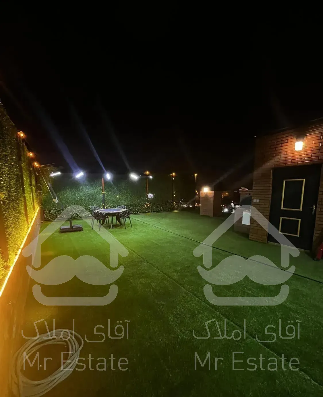 ملکی  با صد متر تراس(روف گاردن)