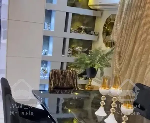 واحد ۱۲۷متری در ۲۰۰متری دریاچه چیتگر