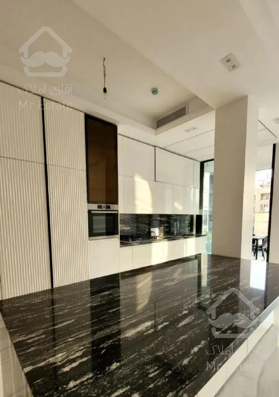 نیاوران ۳۳۰ متر ۴ خواب مستر ۴ پارکینگ