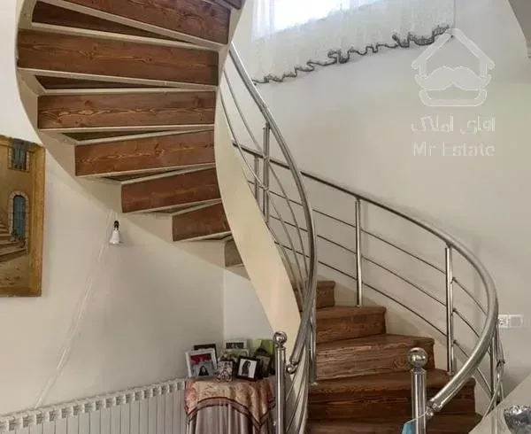 ویلا حیاط دار پلور 740 متری ، دوبلکس